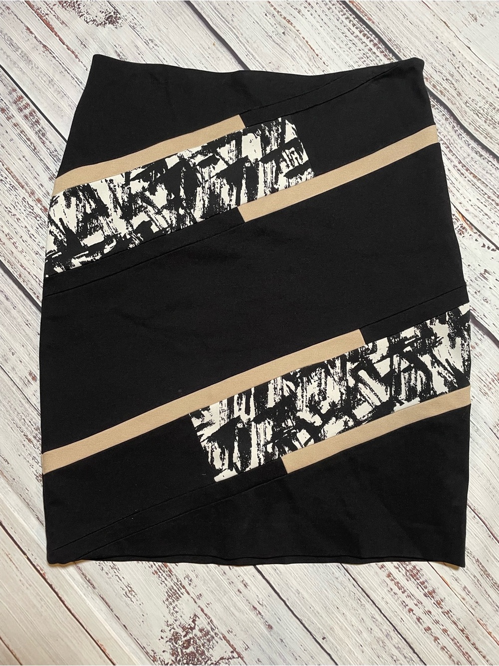 White House Black Market pencil skirt. Size 6.